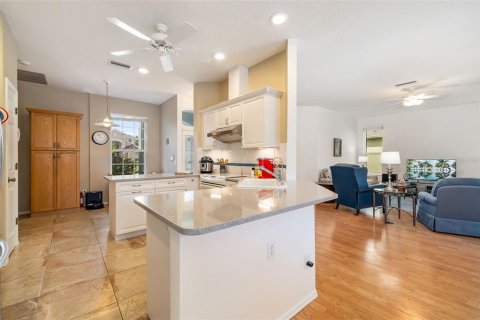 House in Sarasota, Florida 2 bedrooms, 166.57 sq.m. № 1884469 - photo 13