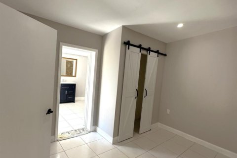 Casa en alquiler en West Palm Beach, Florida, 1 dormitorio, 78.97 m2 № 1182070 - foto 1