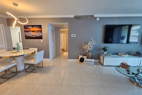 Condominio en alquiler en Hollywood, Florida, 1 dormitorio, 69.21 m2 № 1878358 - foto 14