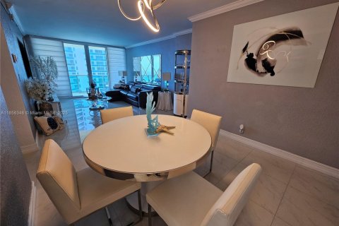 Condominio en alquiler en Hollywood, Florida, 1 dormitorio, 69.21 m2 № 1878358 - foto 7