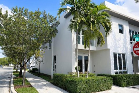 Купить таунхаус в Дорал, Флорида 4 спальни, 169.64м2, № 2024843 - фото 1