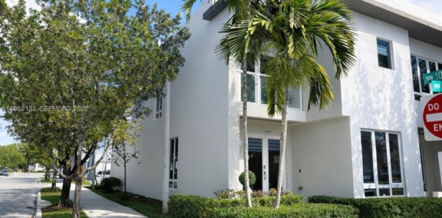 Таунхаус в LANDMARK в Дорал, Флорида 4 спальни, 169.64м2 № 2024843