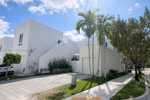 Купить таунхаус в Дорал, Флорида 4 спальни, 169.64м2, № 2024843 - фото 3