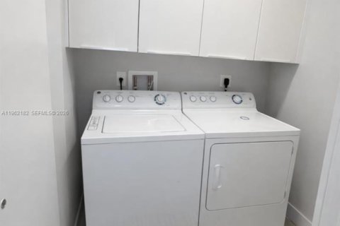 Купить таунхаус в Дорал, Флорида 4 спальни, 169.64м2, № 2024843 - фото 26