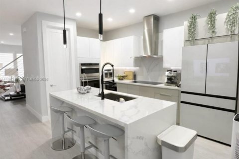 Купить таунхаус в Дорал, Флорида 4 спальни, 169.64м2, № 2024843 - фото 16