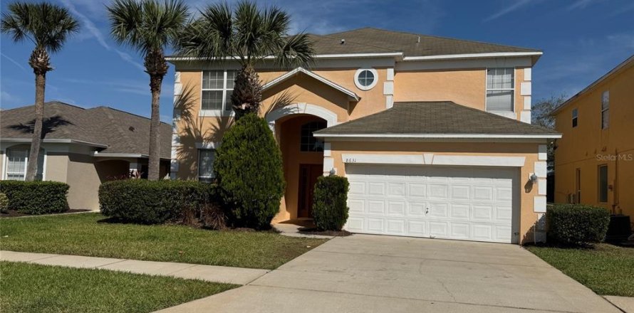 Casa en Kissimmee, Florida 7 dormitorios, 267.65 m2 № 1578318