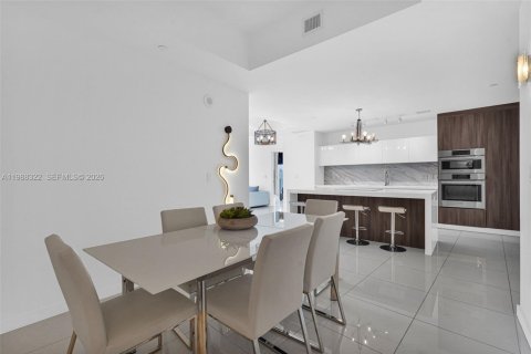 Купить кондоминиум в Майами, Флорида 3 спальни, 201.13м2, № 2050471 - фото 23