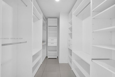 Купить кондоминиум в Майами, Флорида 3 спальни, 201.13м2, № 2050471 - фото 15