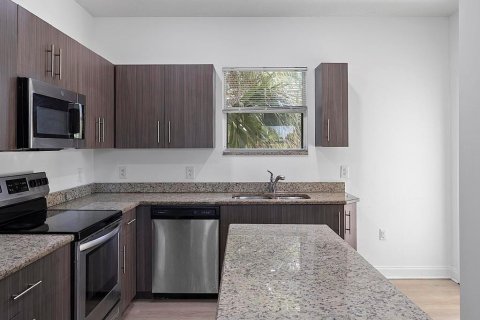 Apartment in Lake Park, Florida 2 bedrooms, 72 sq.m. № 2392785 - photo 7