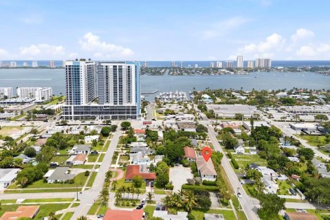 Apartment in Lake Park, Florida 2 bedrooms, 72 sq.m. № 2392785 - photo 25