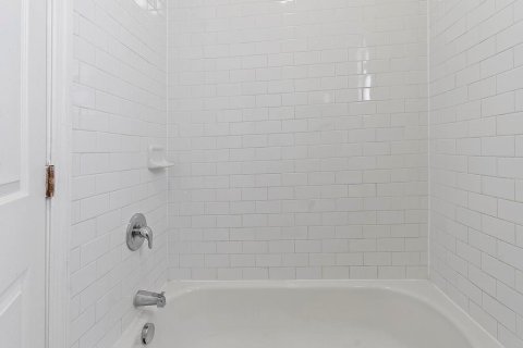 Apartment in Lake Park, Florida 2 bedrooms, 72 sq.m. № 2392785 - photo 19