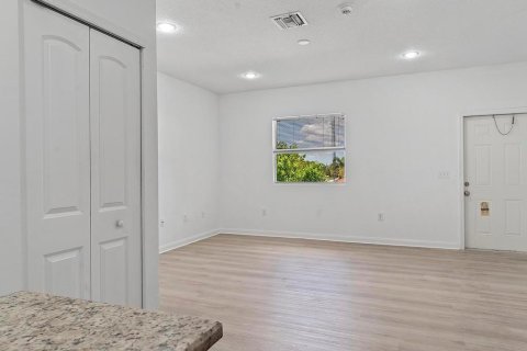 Apartment in Lake Park, Florida 2 bedrooms, 72 sq.m. № 2392785 - photo 14