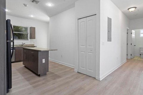 Apartment in Lake Park, Florida 2 bedrooms, 72 sq.m. № 2392785 - photo 11