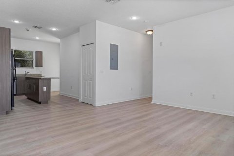 Apartment in Lake Park, Florida 2 bedrooms, 72 sq.m. № 2392785 - photo 4