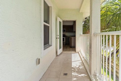Apartment in Lake Park, Florida 2 bedrooms, 72 sq.m. № 2392785 - photo 9