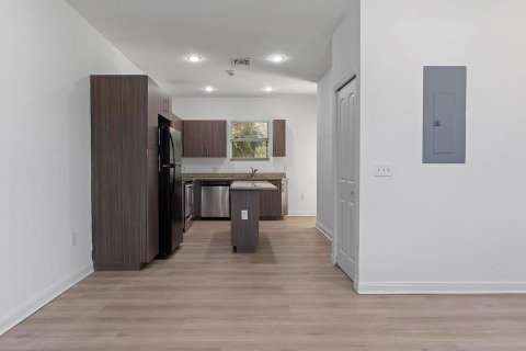 Apartment in Lake Park, Florida 2 bedrooms, 72 sq.m. № 2392785 - photo 2