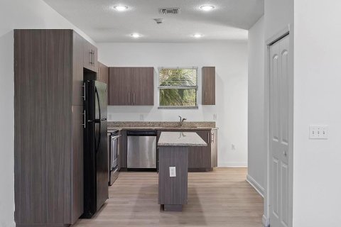 Apartment in Lake Park, Florida 2 bedrooms, 72 sq.m. № 2392785 - photo 5