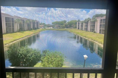 Condo in Miramar, Florida, 2 bedrooms  № 1154889 - photo 13