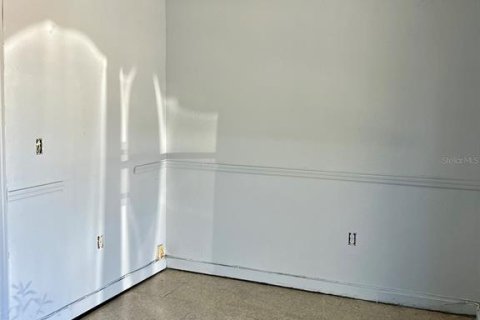 Immobilier commercial à louer à Saint Petersburg, Floride: 259.57 m2 № 2430850 - photo 4
