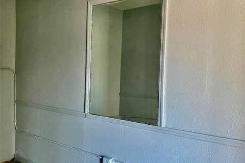 Immobilier commercial à louer à Saint Petersburg, Floride: 259.57 m2 № 2430850 - photo 7