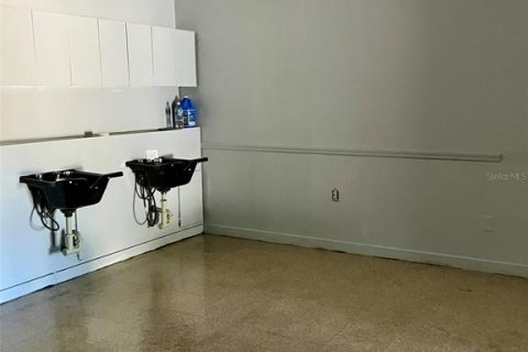 Immobilier commercial à louer à Saint Petersburg, Floride: 259.57 m2 № 2430850 - photo 12