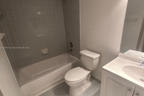 Снять в аренду квартиру в Окленд-Парк, Флорида 2 спальни, 91.14м2, № 1970704 - фото 18