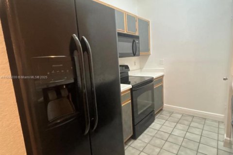 Снять в аренду квартиру в Окленд-Парк, Флорида 2 спальни, 91.14м2, № 1970704 - фото 14