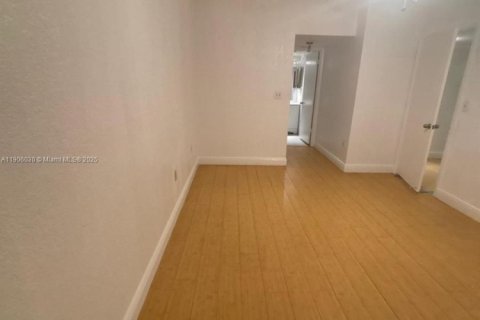 Снять в аренду квартиру в Окленд-Парк, Флорида 2 спальни, 91.14м2, № 1970704 - фото 11