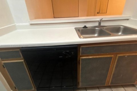 Снять в аренду квартиру в Окленд-Парк, Флорида 2 спальни, 91.14м2, № 1970704 - фото 16