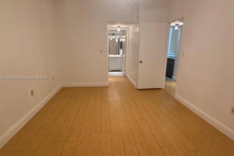 Снять в аренду квартиру в Окленд-Парк, Флорида 2 спальни, 91.14м2, № 1970704 - фото 13