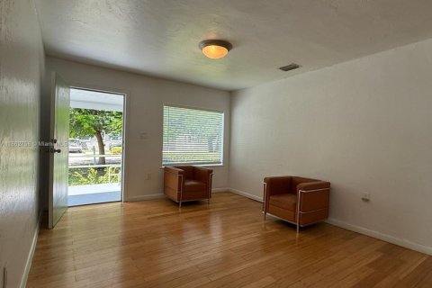 House in Miami, Florida 3 bedrooms, 111.39 sq.m. № 1891231 - photo 10