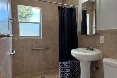 House in Miami, Florida 3 bedrooms, 111.39 sq.m. № 1891231 - photo 23