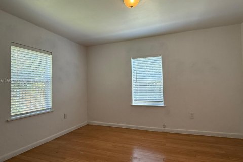 House in Miami, Florida 3 bedrooms, 111.39 sq.m. № 1891231 - photo 21