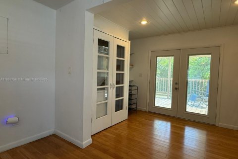 House in Miami, Florida 3 bedrooms, 111.39 sq.m. № 1891231 - photo 14