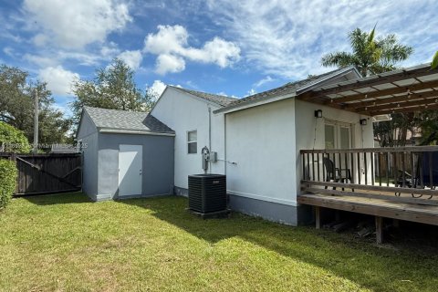 House in Miami, Florida 3 bedrooms, 111.39 sq.m. № 1891231 - photo 4