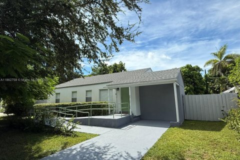 House in Miami, Florida 3 bedrooms, 111.39 sq.m. № 1891231 - photo 1