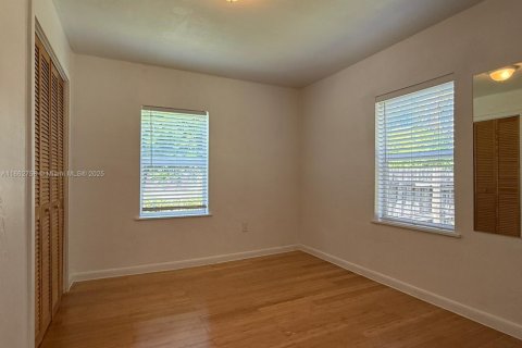 House in Miami, Florida 3 bedrooms, 111.39 sq.m. № 1891231 - photo 20