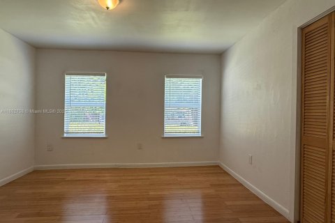 House in Miami, Florida 3 bedrooms, 111.39 sq.m. № 1891231 - photo 19