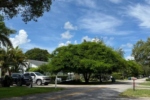 House in Miami, Florida 3 bedrooms, 111.39 sq.m. № 1891231 - photo 29