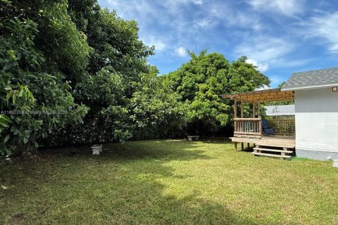 House in Miami, Florida 3 bedrooms, 111.39 sq.m. № 1891231 - photo 6