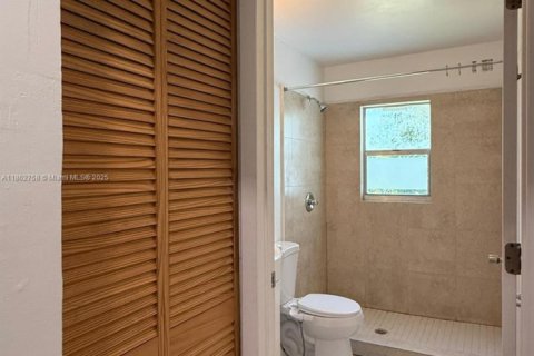 House in Miami, Florida 3 bedrooms, 111.39 sq.m. № 1891231 - photo 17