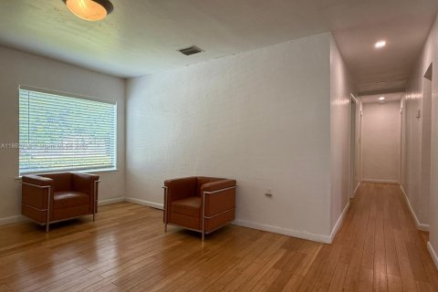 House in Miami, Florida 3 bedrooms, 111.39 sq.m. № 1891231 - photo 16