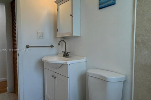 House in Miami, Florida 3 bedrooms, 111.39 sq.m. № 1891231 - photo 18