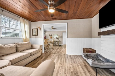 House in Saint Petersburg, Florida 3 bedrooms, 106.37 sq.m. № 1801358 - photo 9