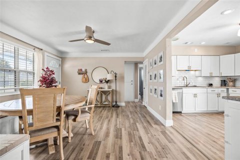 House in Saint Petersburg, Florida 3 bedrooms, 106.37 sq.m. № 1801358 - photo 17