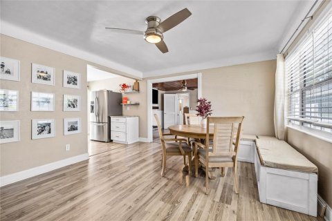 House in Saint Petersburg, Florida 3 bedrooms, 106.37 sq.m. № 1801358 - photo 6