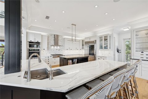 House in Sarasota, Florida 5 bedrooms, 480.77 sq.m. № 1685331 - photo 16