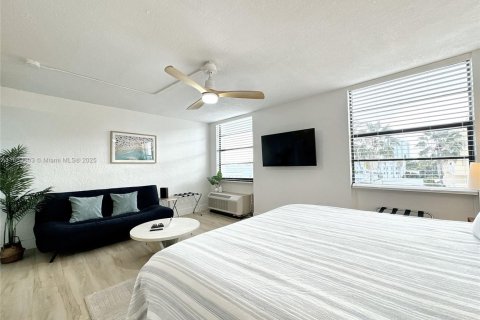 Condominio en venta en Miami Beach, Florida, 37.16 m2 № 1860003 - foto 19