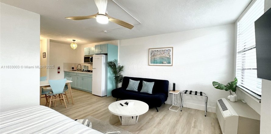 Estudio en el Condominio en Miami Beach, Florida  № 1860003
