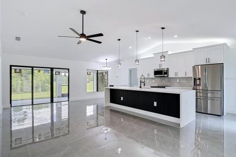 Villa ou maison à vendre à Cape Coral, Floride: 4 chambres, 156.35 m2 № 2388882 - photo 10